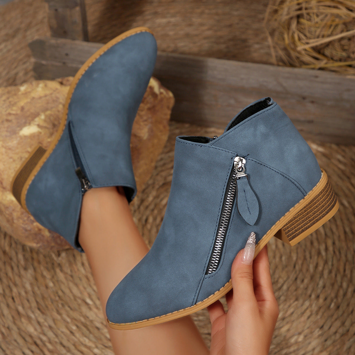 ポインテッドトゥ アンクルブーツ