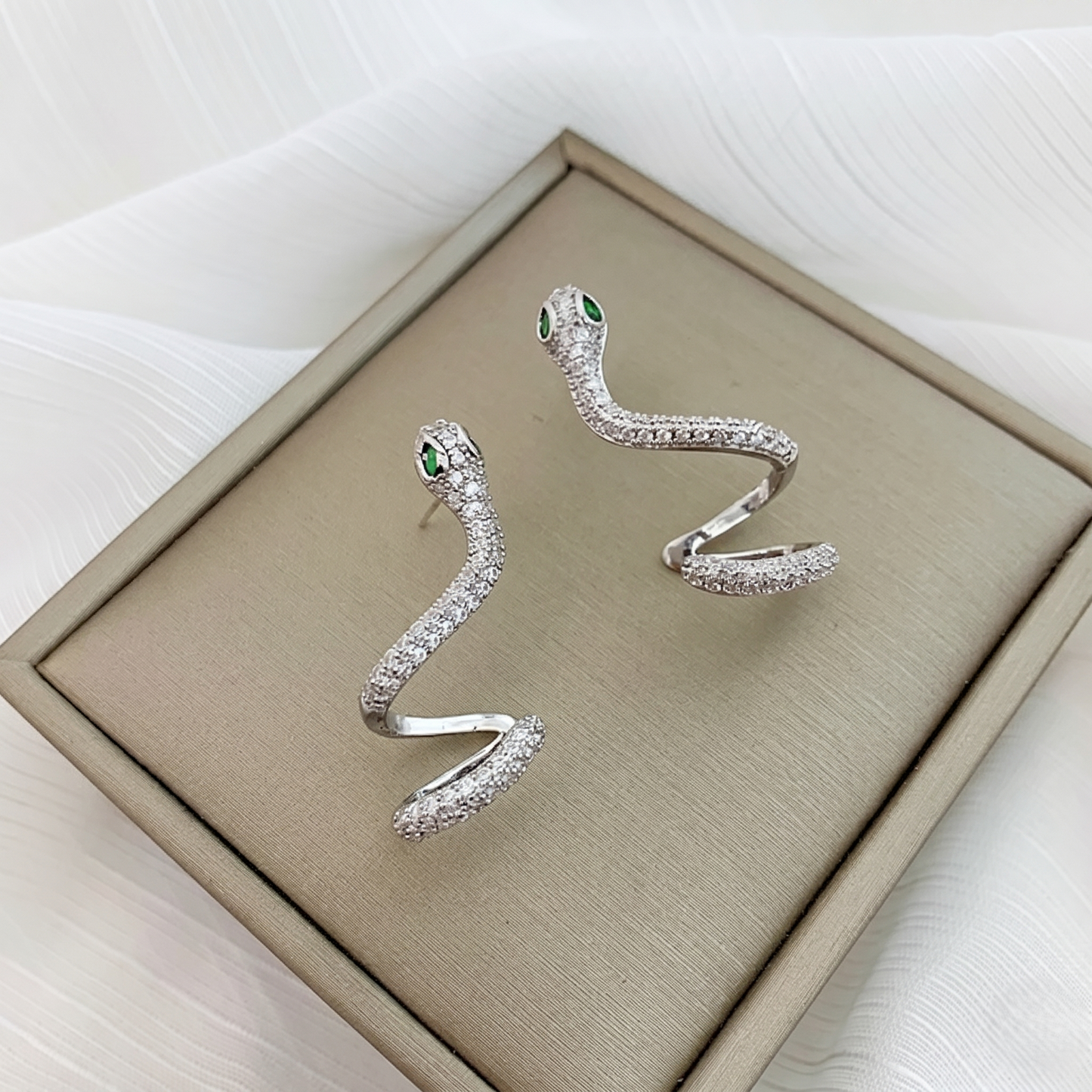 スネーク ジルコニアピアス