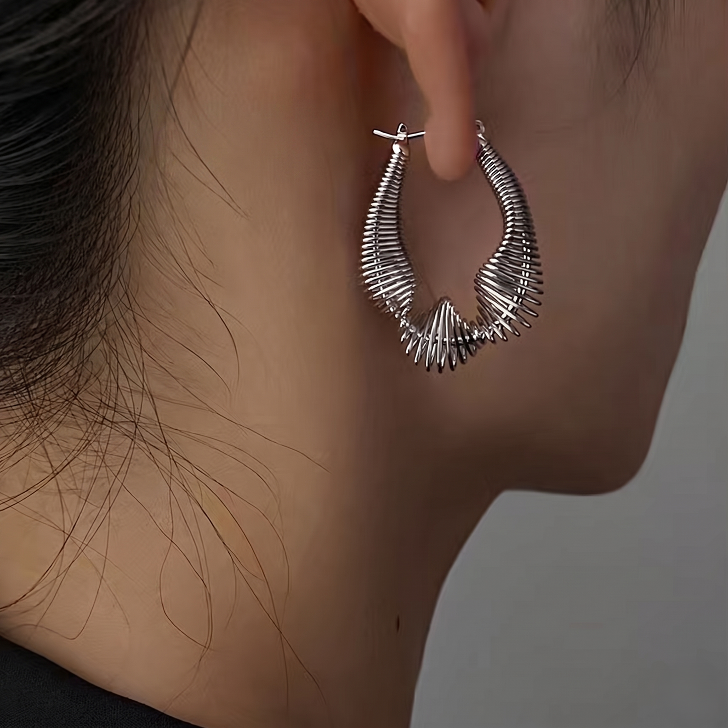 スプリング フープピアス
