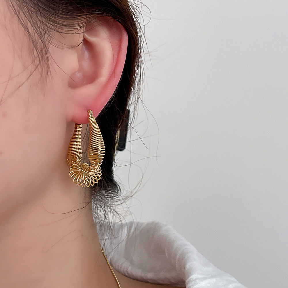 スプリング フープピアス