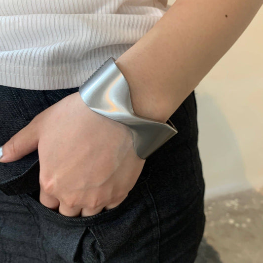 ツイストライン メタルバングル